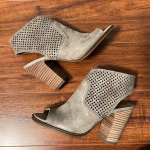 NWOT Lucky Brand Lizara Perforated Block Heel Sandal